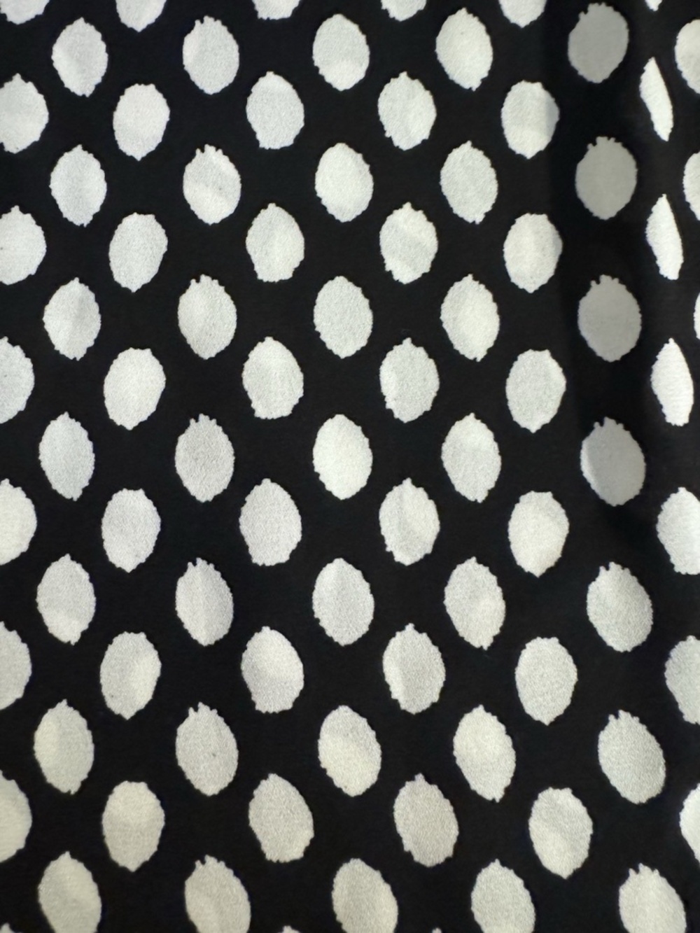 Vince Camuto Size 2X Black & White w/Geometric Print & Cold Shoulders V-Neck Top - Picture 3 of 5